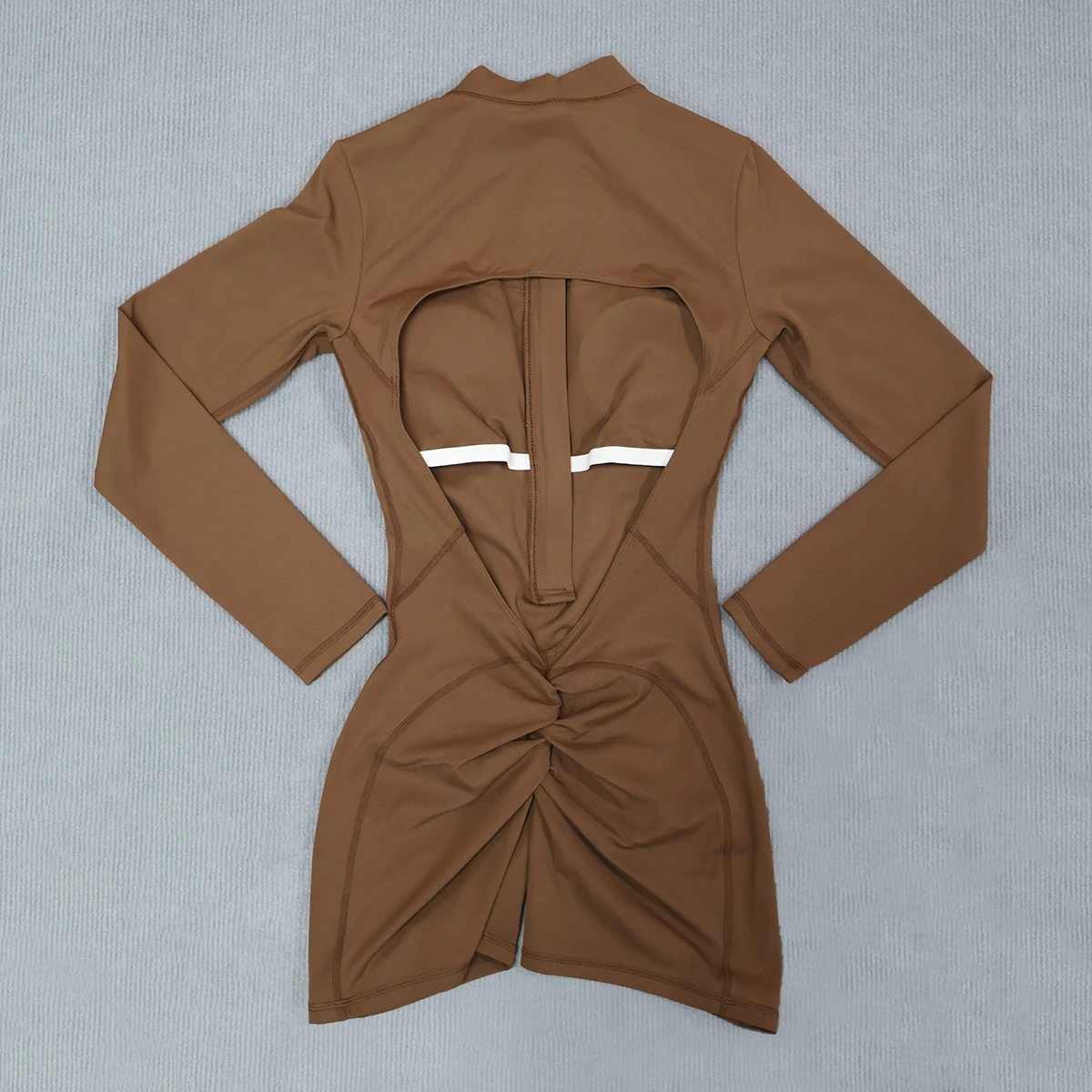 Damen Sommer Gym Jumpsuit mit halbem Reißverschluss und V-Rücken-Design – Atmungsaktive Outdoor-Activewear für Fitness und Po-Lifting Sportoutfit – Detail 23