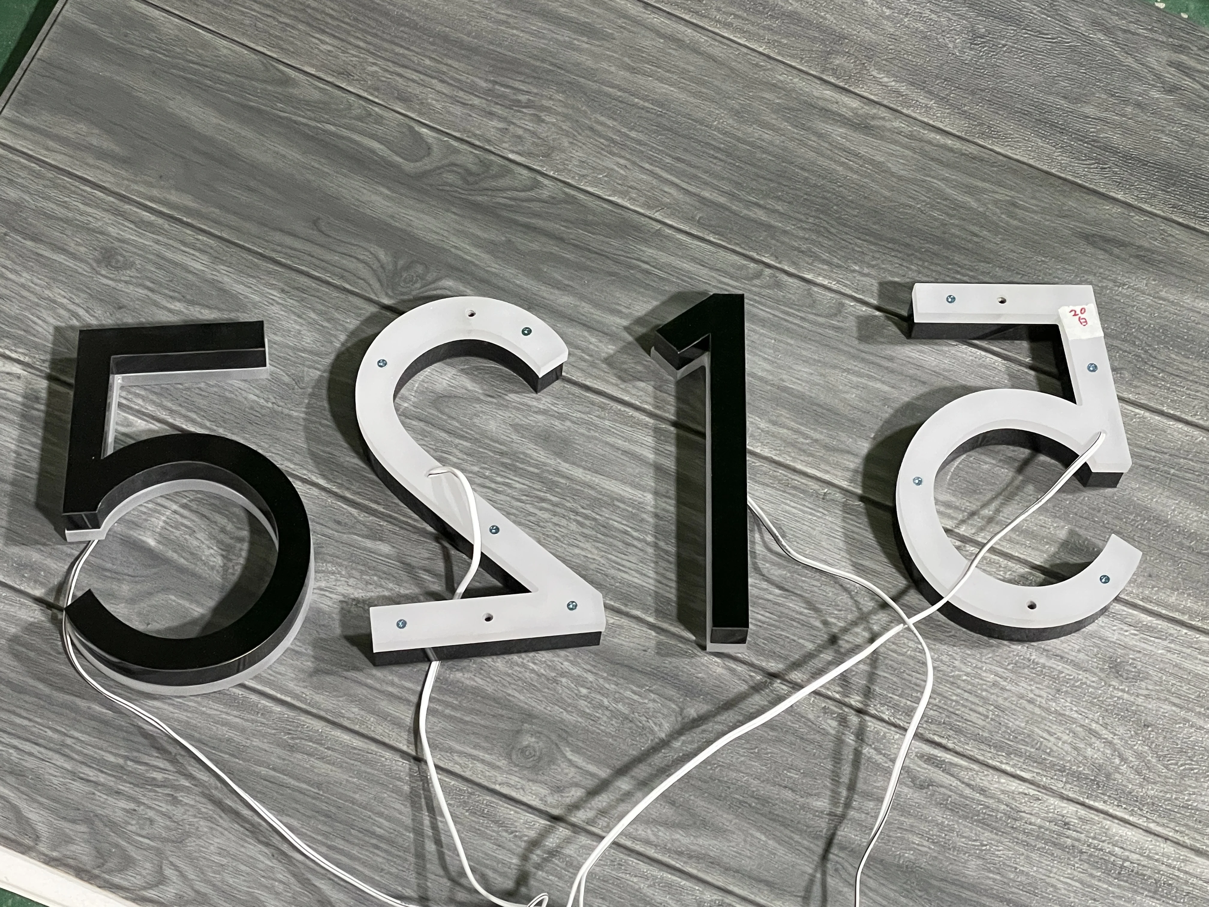 Numu00e9ro De Maison Plexiglas Blanc Brillant 10 Cm Ou 15 Cm + Kit De Fixation