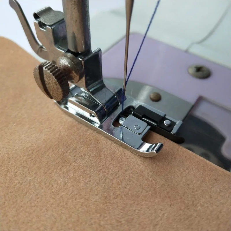 3 Piedini Per Macchina Da Cucire - Set Per Sopraggitto E Overlock - Compatibili Con Tutte Le Macchine A Scatto A Gambo Basso