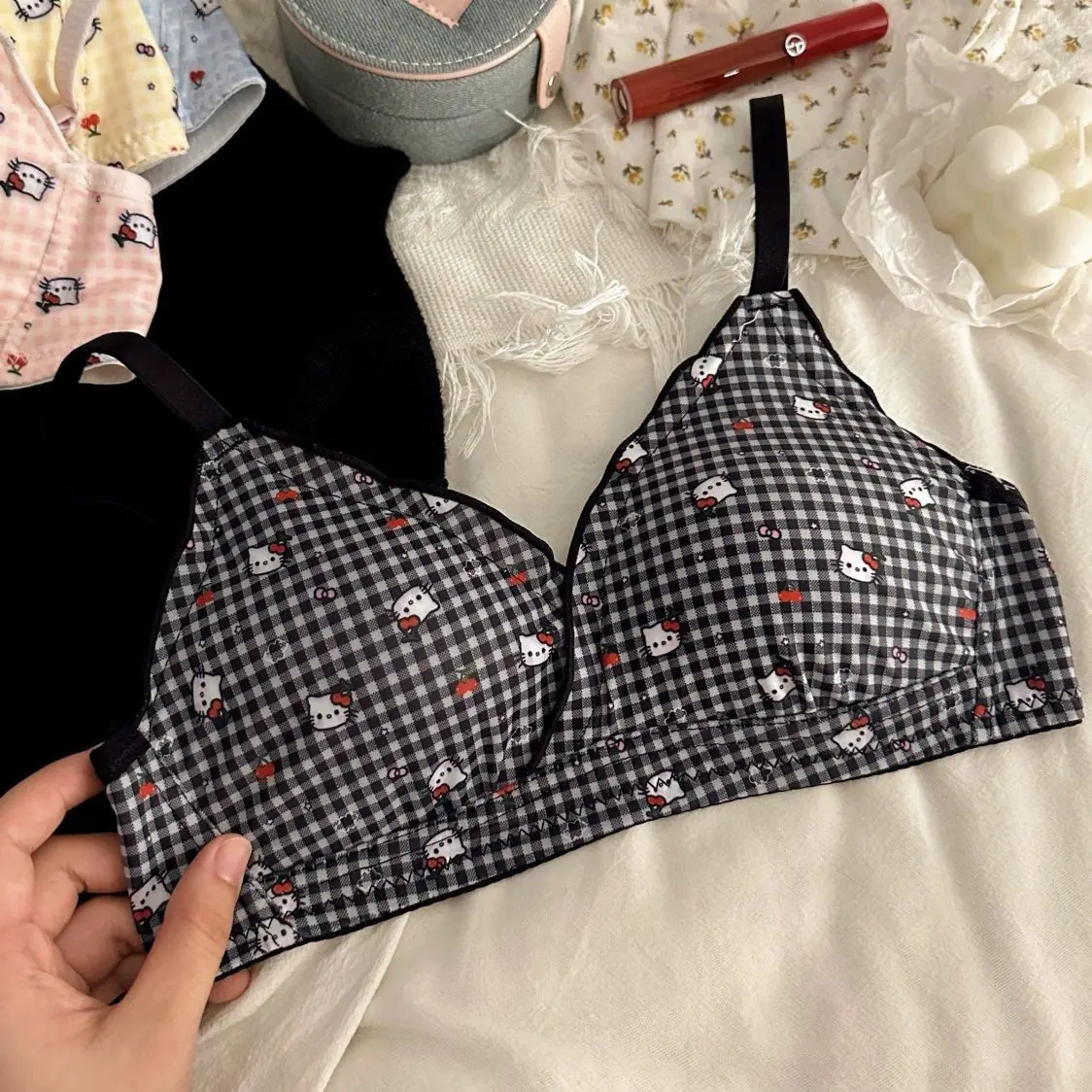 Var black Push-up bra with polka dot pattern - Buy Online