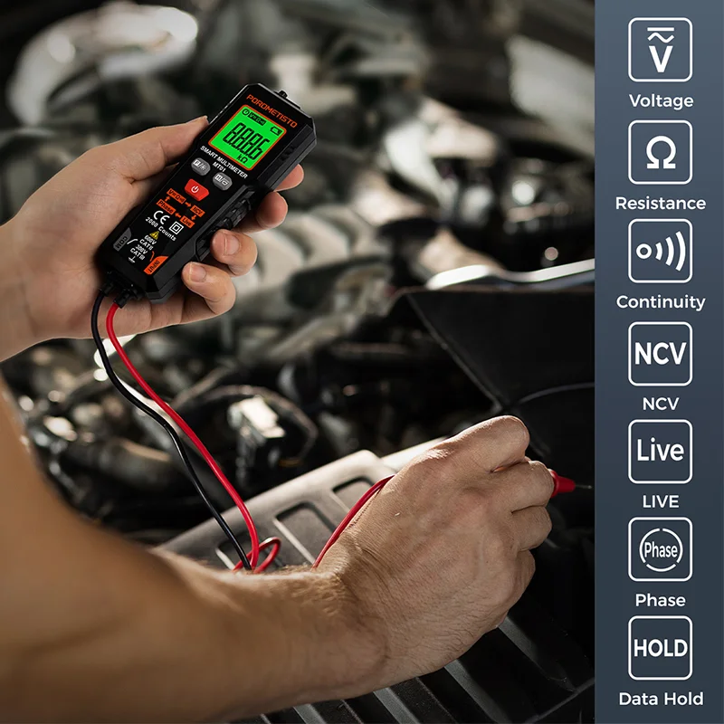 Multimètre numérique MT01 2000 points TRMS mesurant une tension alternative sur un circuit électrique