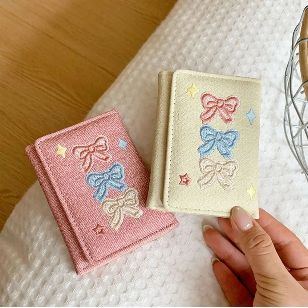 Portafoglio Portatile in Pelle PU con Fiocco Ricamato, Porta Carte in Pelle Ricamata, Portafoglio a Tre Ante alla Moda per Scuola - immagine 4