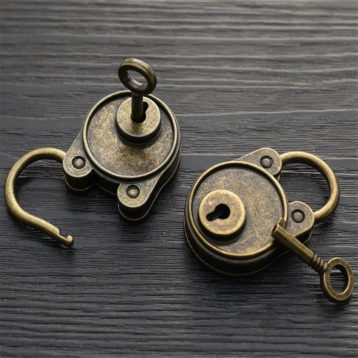 Get! Retro Padlock Old-Fashioned Lock Notebook Luggage Antique Padlock with Key Suitcase Lock Decorative Lock