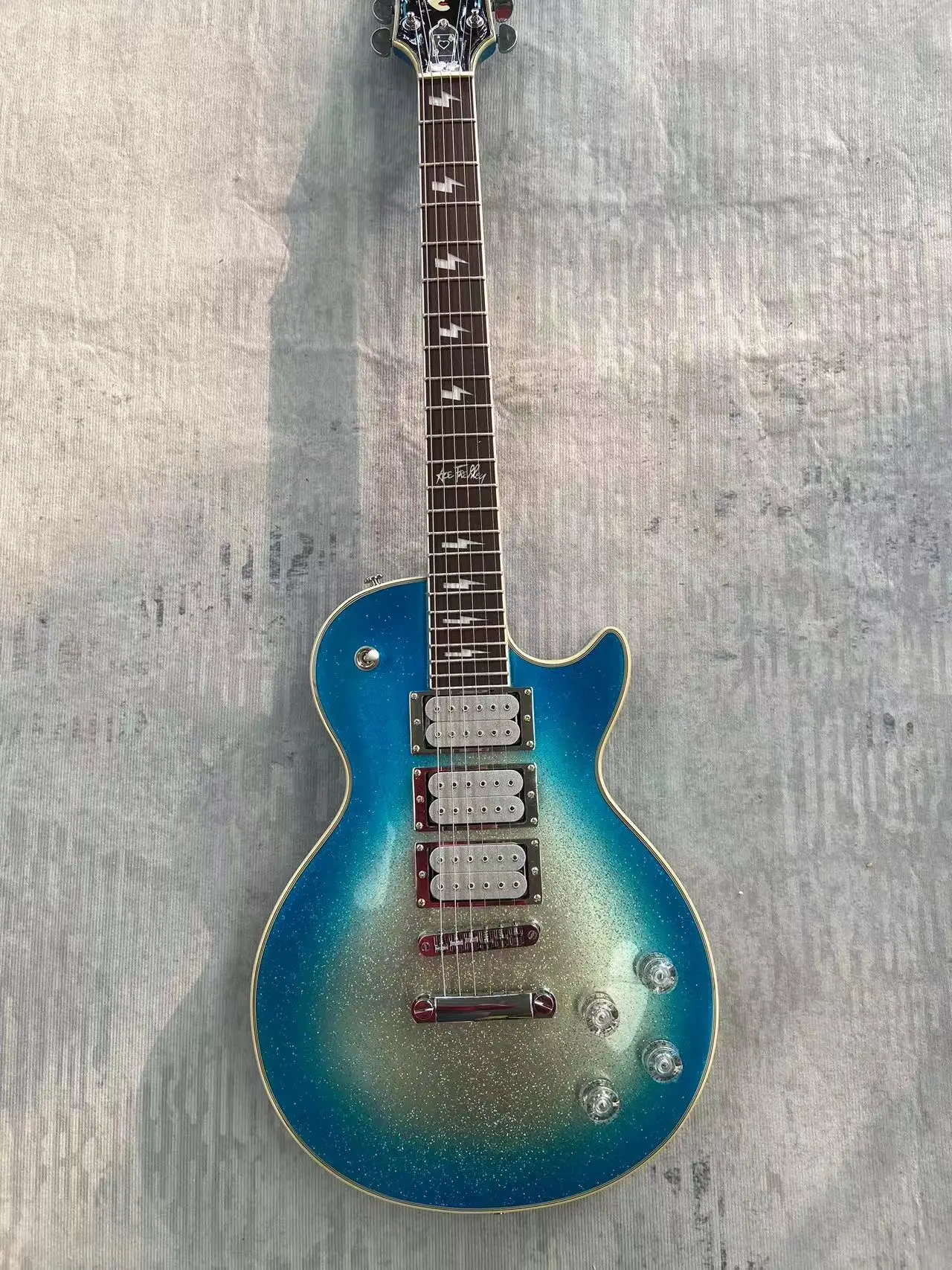 

2024NEW! have Gibso~ logo Electric Guitar Large grain made in China, three pickup metallic sparkle paint, mahogany body,