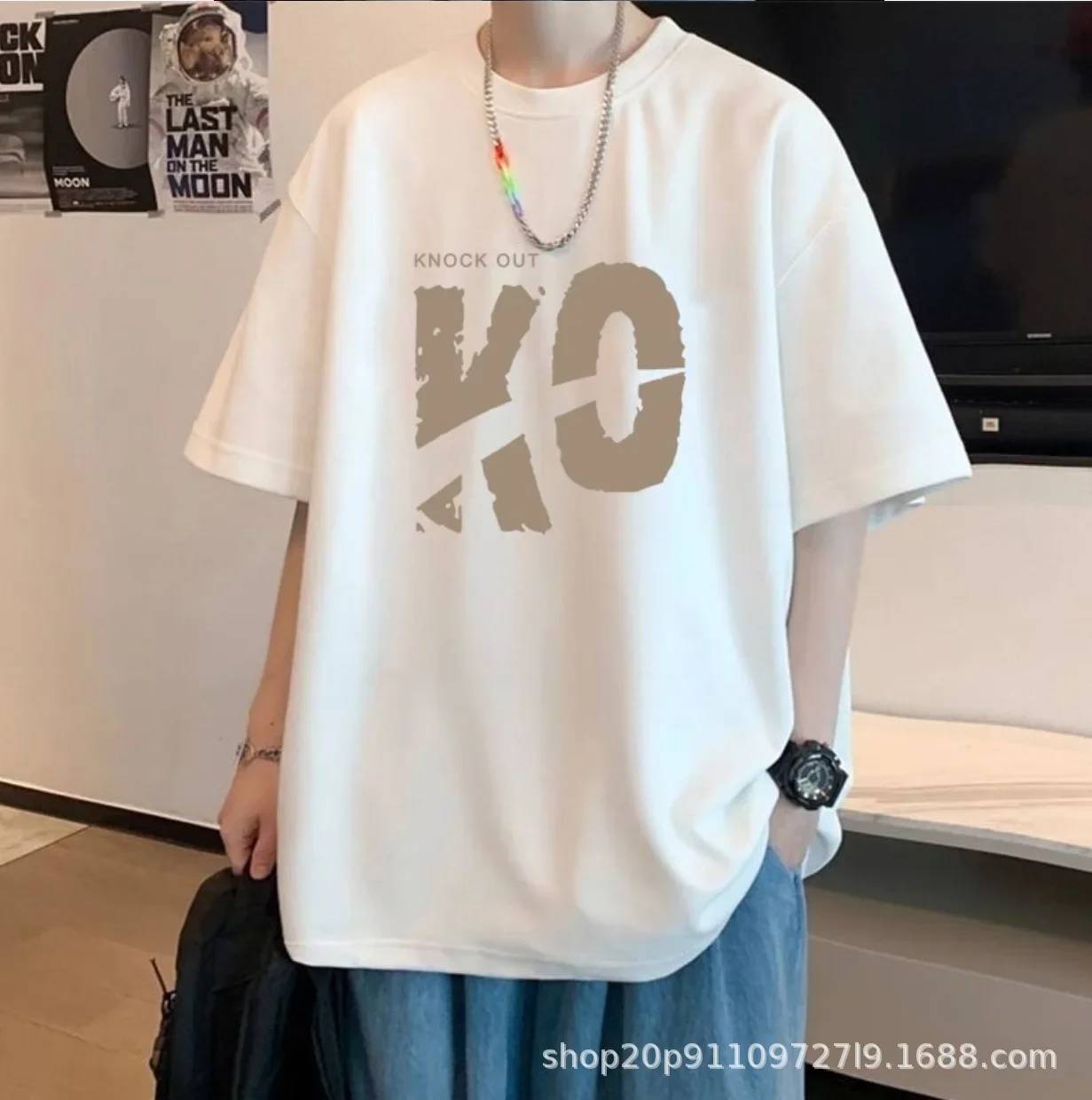 فضفاض عصري قصير الأكمام الرجال تي شيرت تنفس الكرتون طباعة الصيف أزياء عارضة أعلى نصف كم هونغ كونغ نمط المحملة