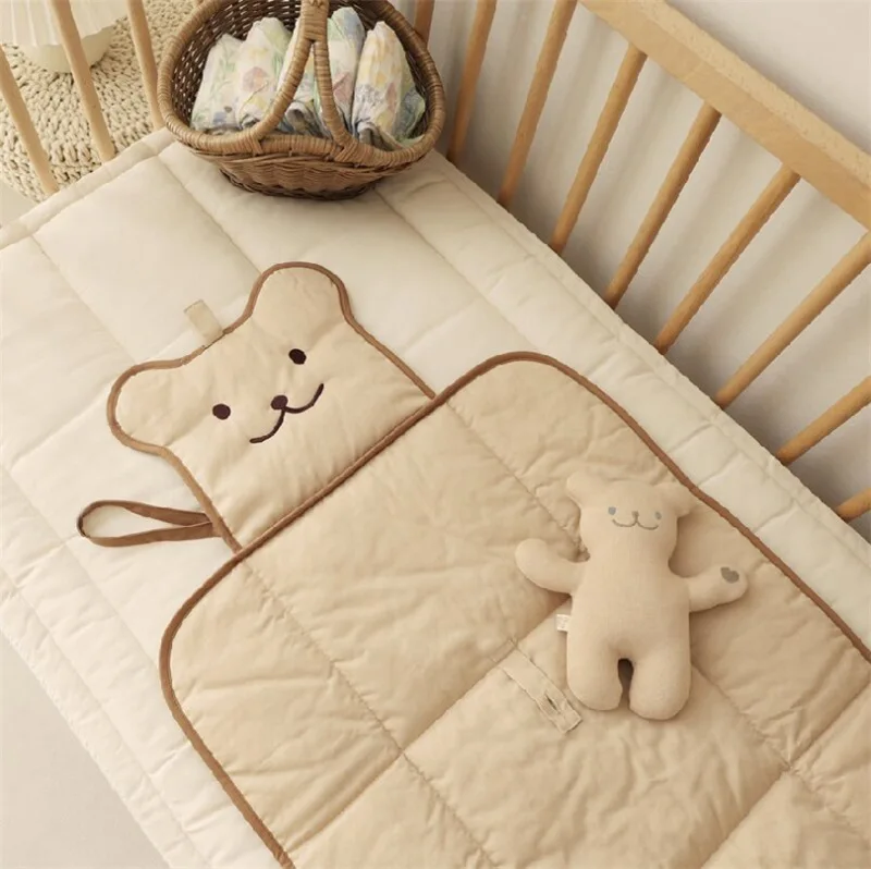 누비 이불 곰 접이식 방수 기저귀 매트 소변 패드 재사용 가능한 항목에 대한 휴대용 기저귀 교환 패드