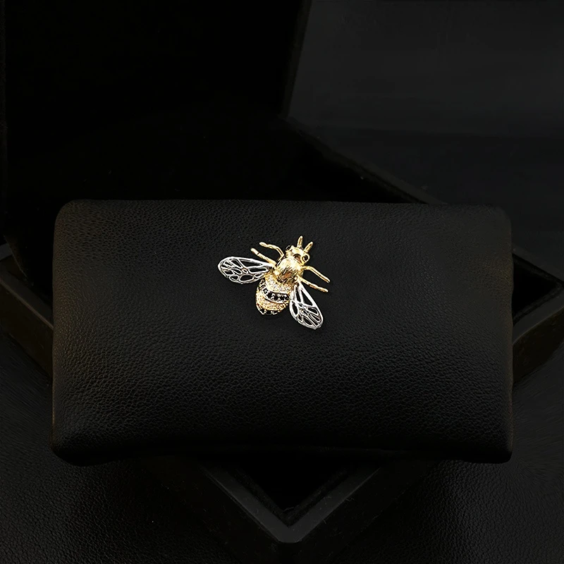 Little Bee Brooch Women's High-End Suit Ornament Cartoon Insect Collar Pin Anti-Exposure Buckle Rhinestone Jewelry Pins Gifts