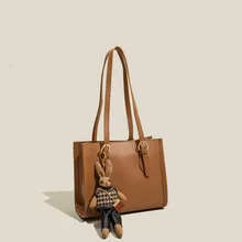 

Dave&Di texture Bear small mass large capacity Tote Bag armpit bag Women 2022 autumn and winter British Fashion Shoulder Bag