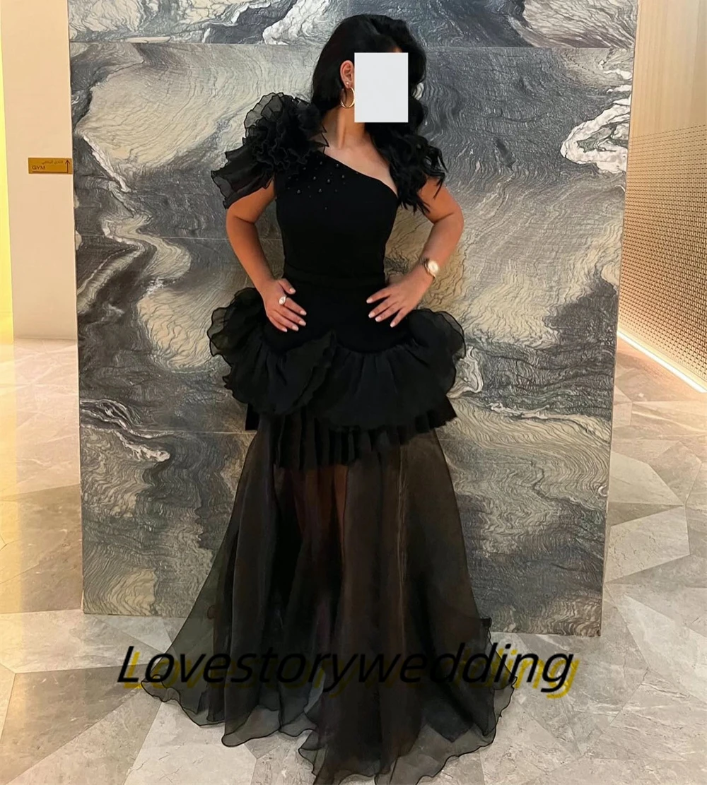 

Lovestory Floor Length Black Prom Dresses with Peplum Ruffles Beaded One Shoulder Robes Cocktail Party Girls Wear Evening Gowns