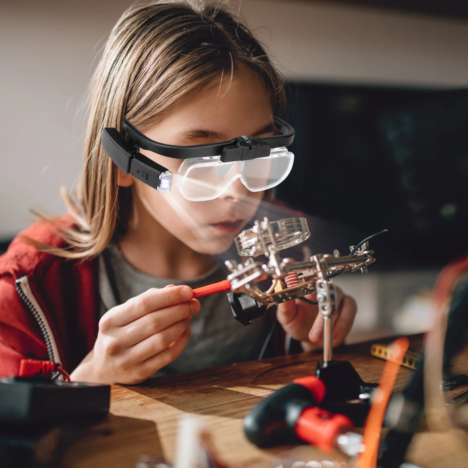 Рисунок 6 - Увеличительные очки со светодиодной подсветкой