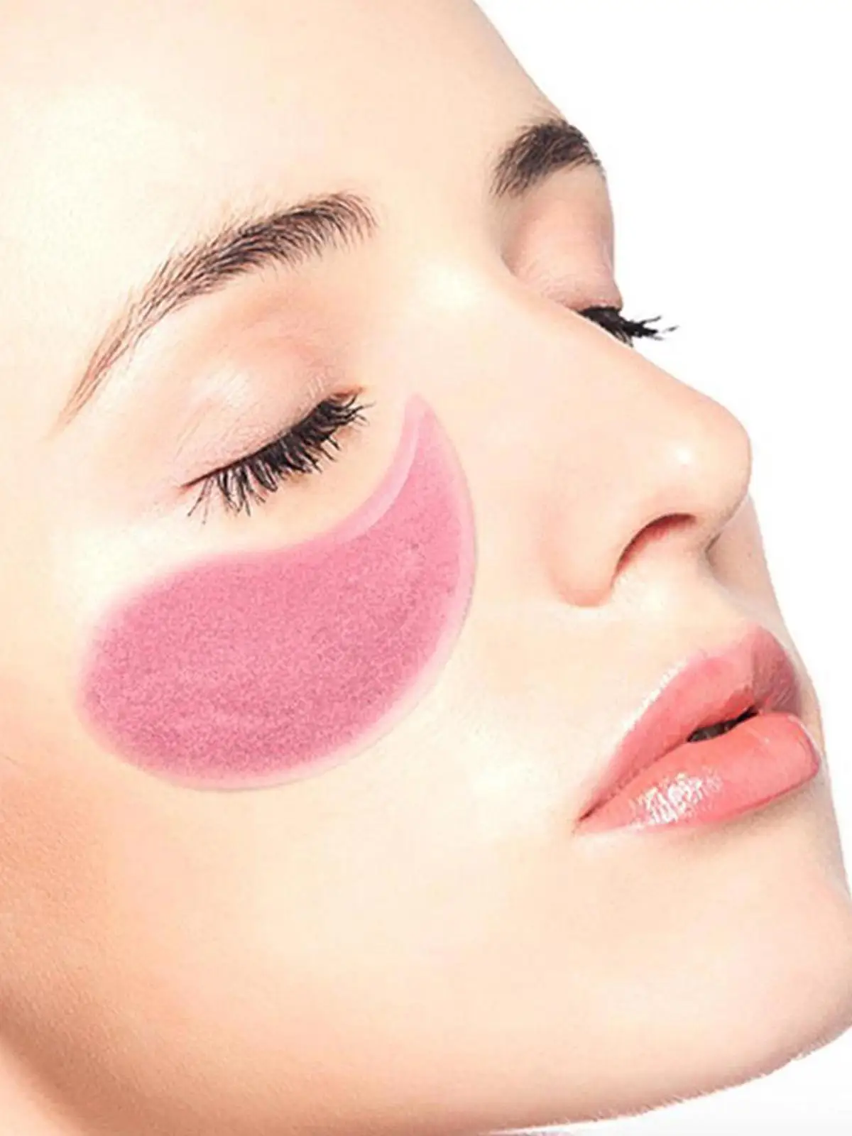 Патч под глаза это. Лицо женщины с патчами под глазами. Женщина с патчами белыми. Женщина с патчами под глазами. Девушка с патчами.