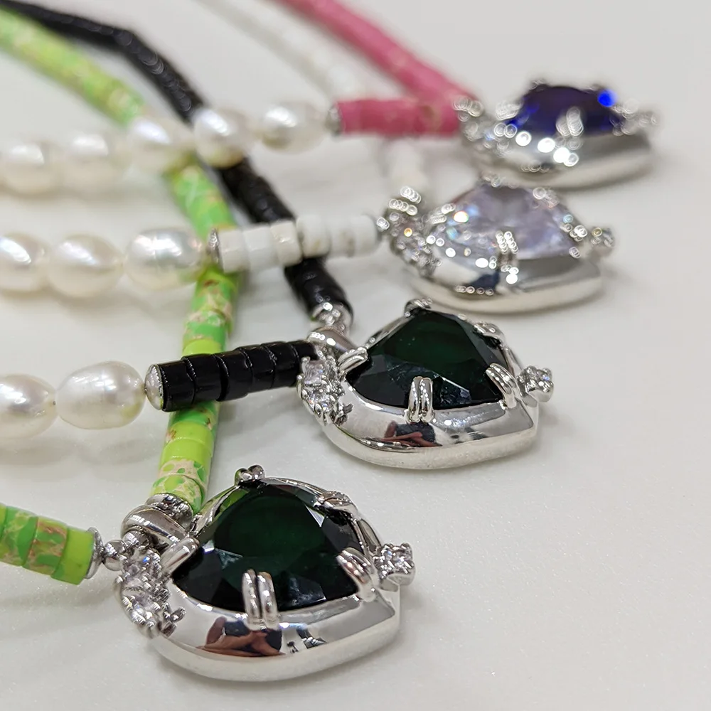 

Color Enamel Fresh Water Pearl Stitching Loving Heart Zircon Contrast Color Personality Clavicle Necklace