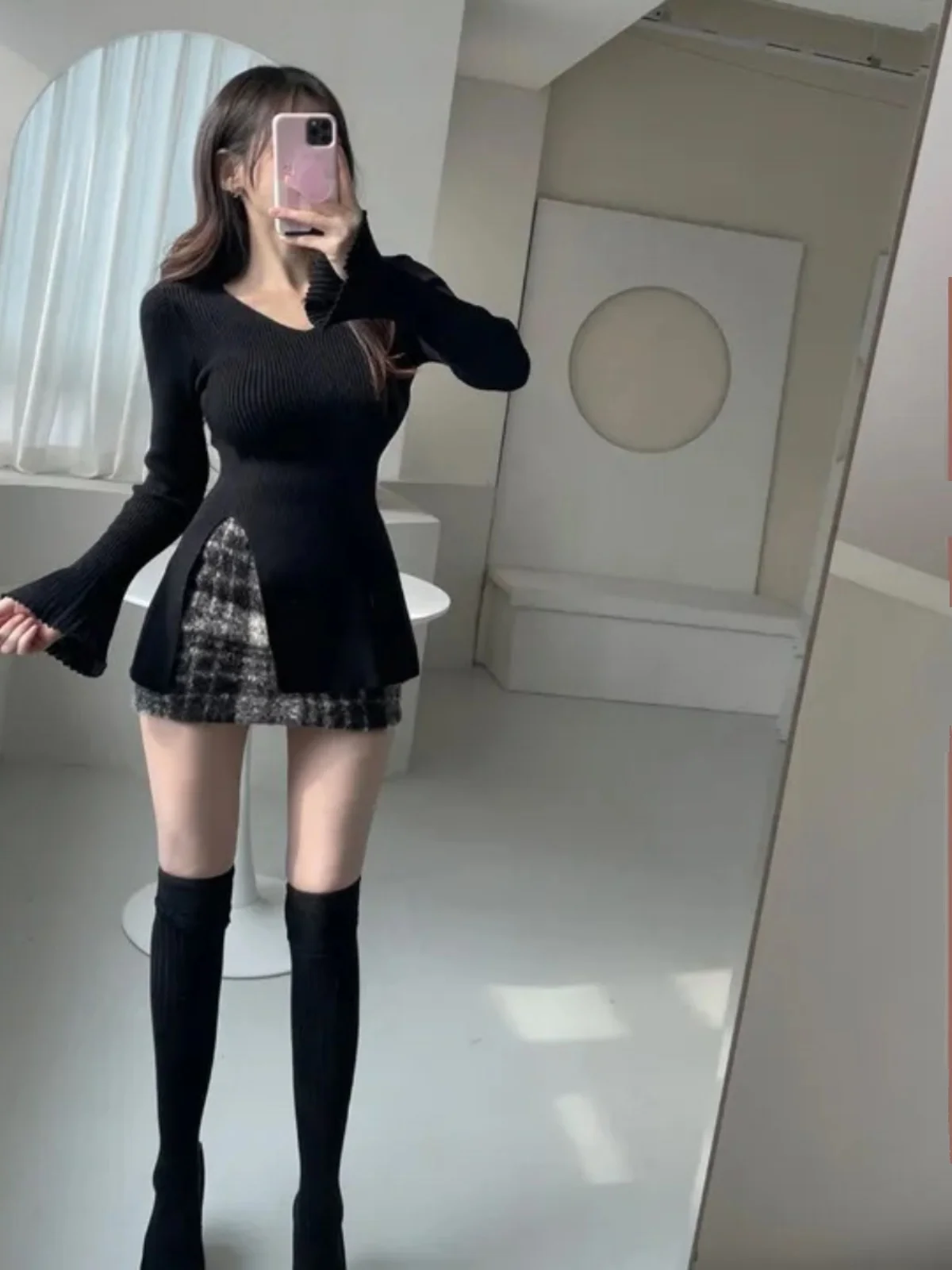 Korean Sle V-Ne Bell Sve Knitted Top Women's Slim Fit Long Sve Base irt Tight Slit Inner Wear Top Spring Season