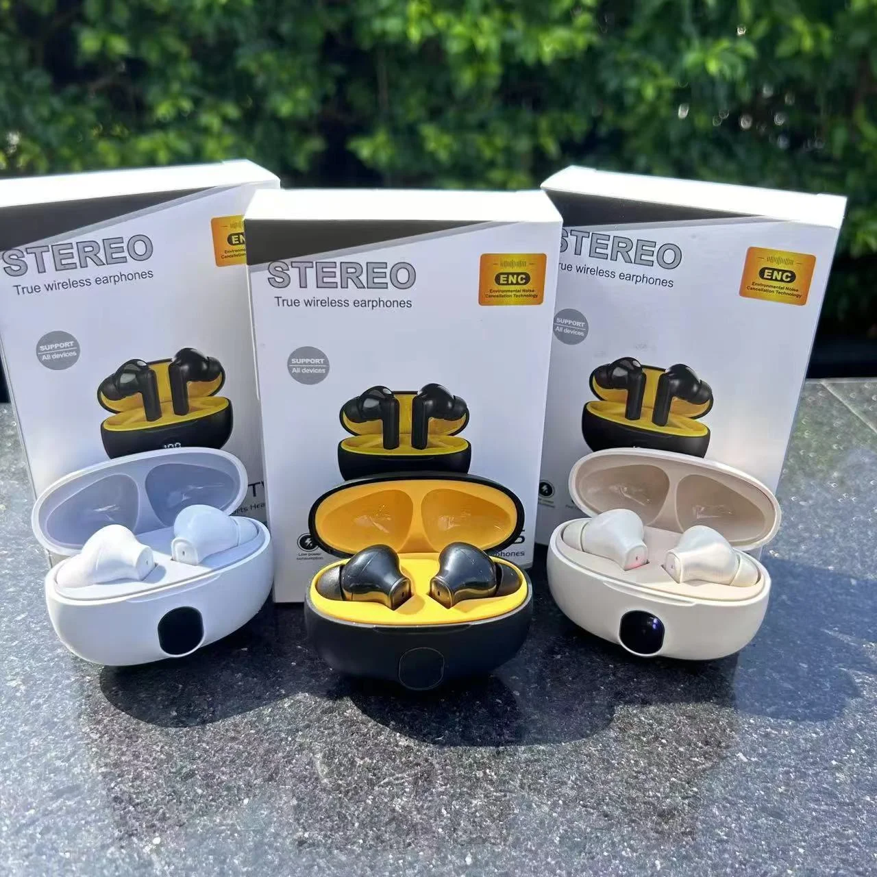 The 895B wireless headphones offer ultra-long battery life. The TWS sports in-ea