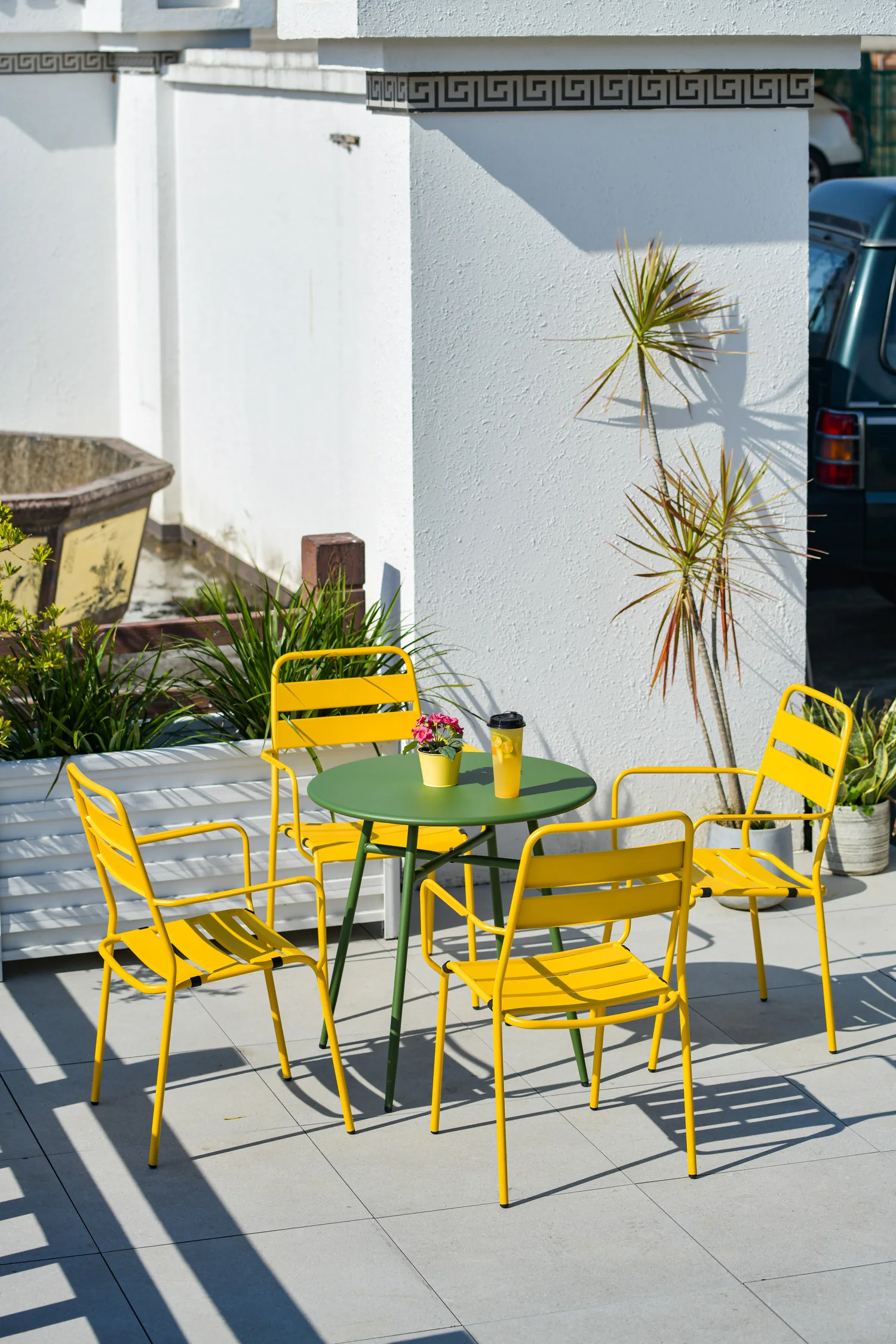 Yellow Green Outdoor Dining Chair Table Set Metal Colorful Garden Park Furniture Modern Luxury Commercial Coffee Restaurant