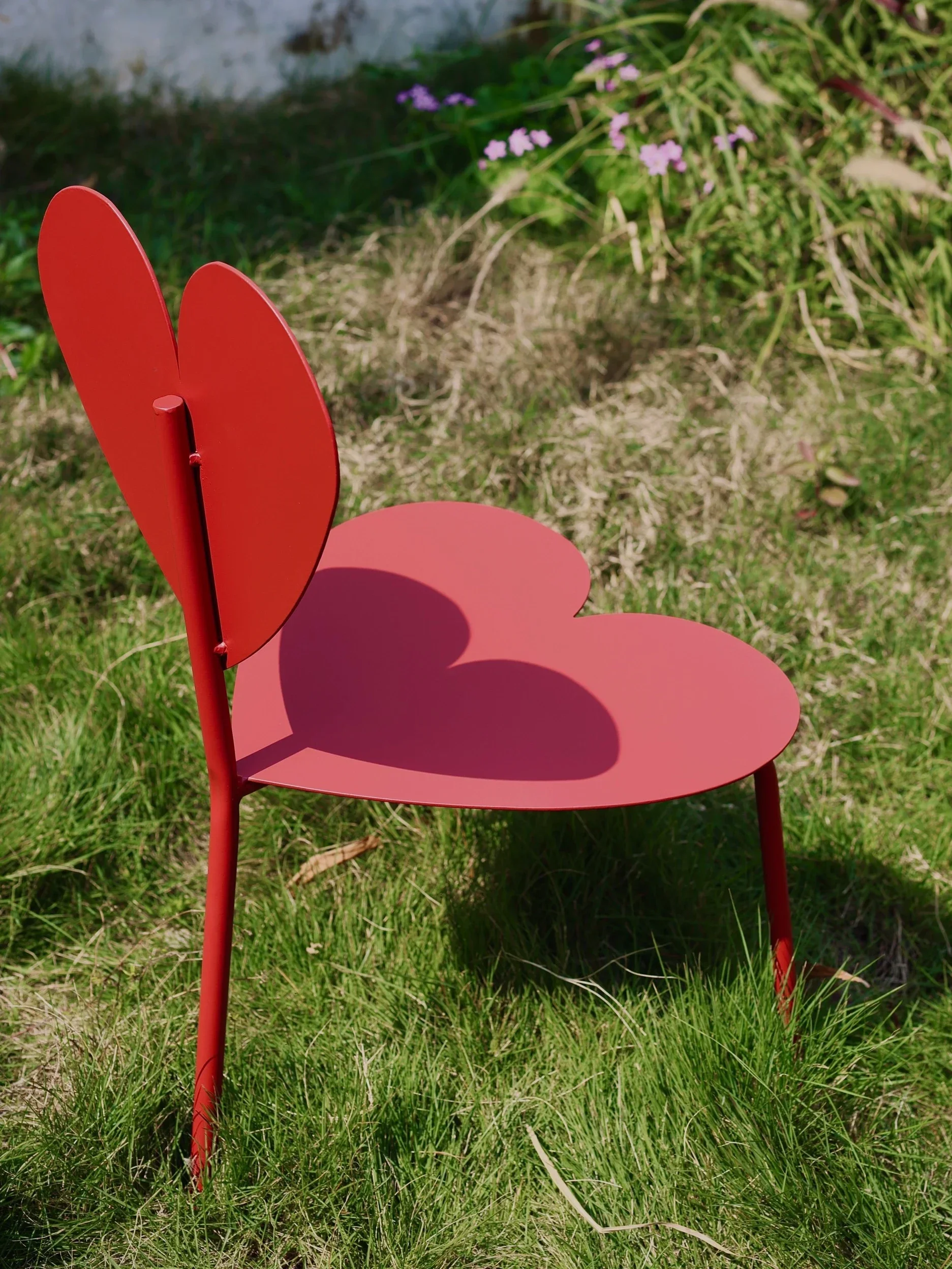 

Love Red Design Chair Extremely Simple Metal Modern Art Love Shape Stools Garden Chairs Outdoor Furniture Balcony Patio Iron Art