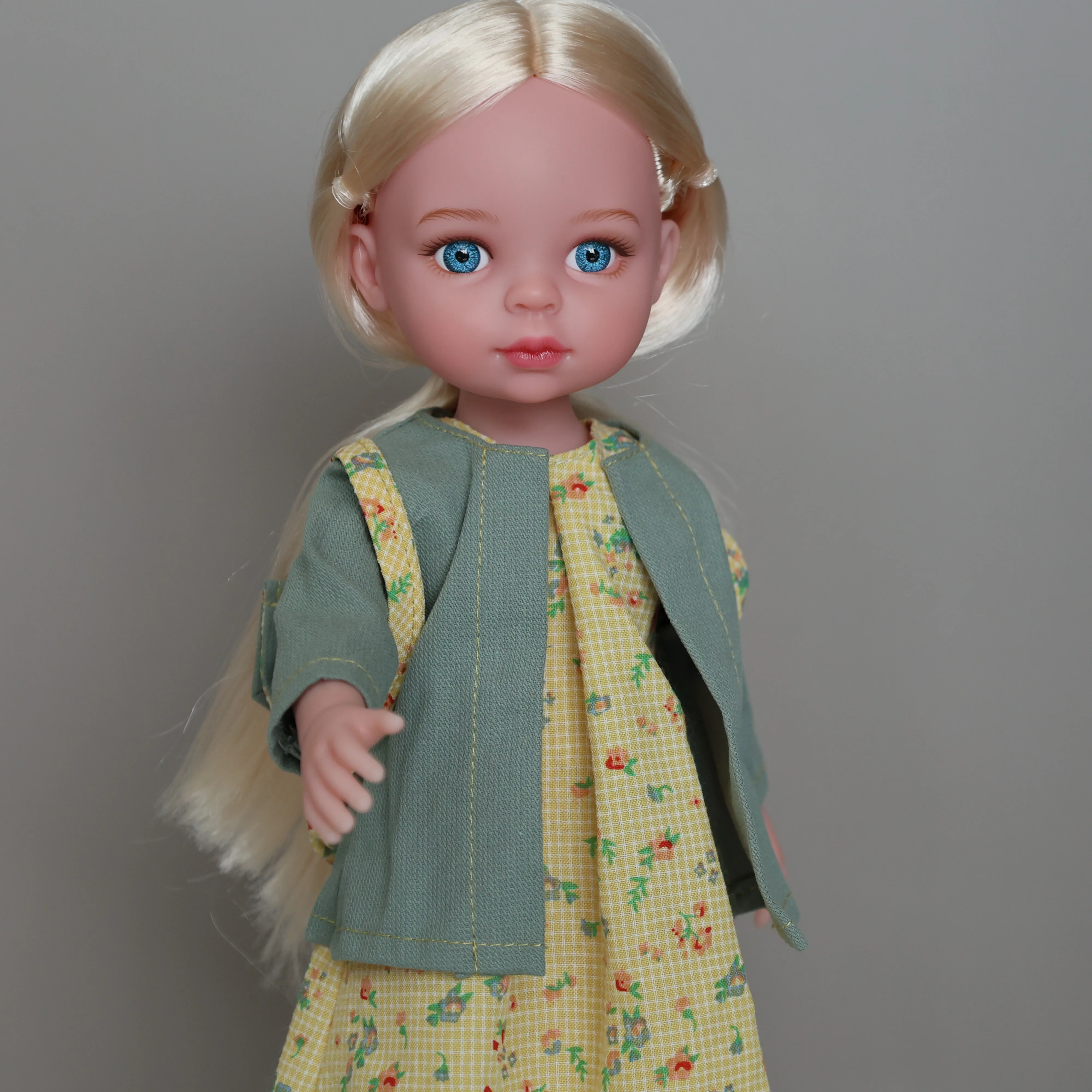 Realistic 13-Inch Fashion Doll with Outfit and Accessories - Perfect Birthday Gift