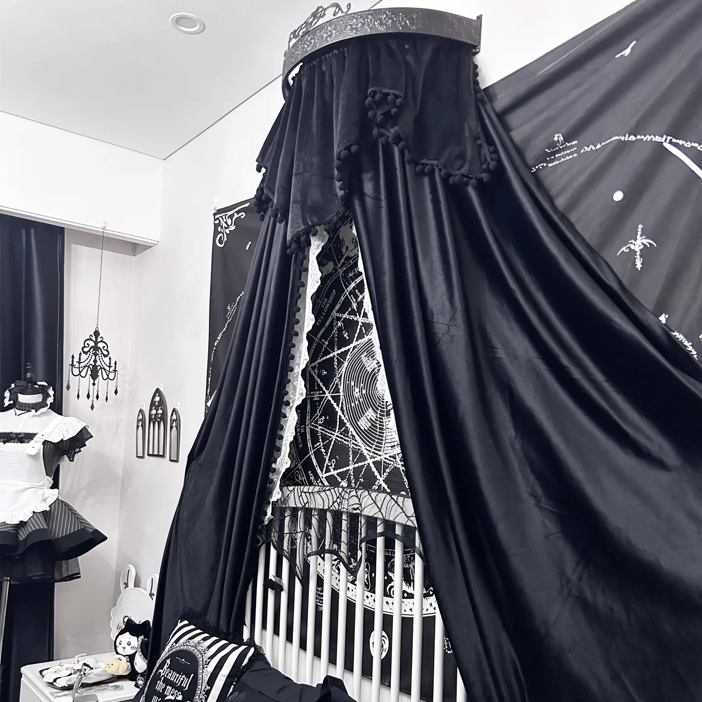 Dark Windbed Mantle Black Velvet Bedside Curtains for Living Room Medieval Lace Medieval Gothic European Charm Frame Luxury
