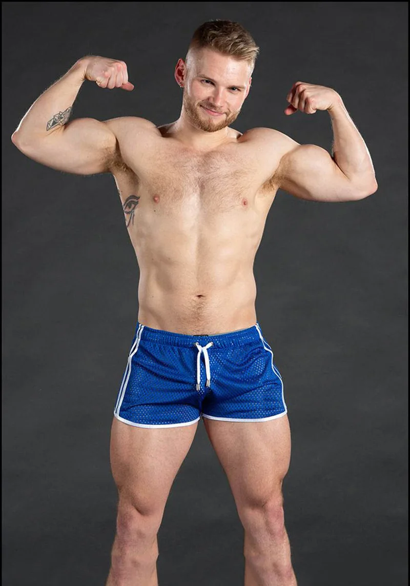 2025 new muscular fitness men's beach pants sports fitness casual quick dry hole breathable thin three-quarter pants men's sport