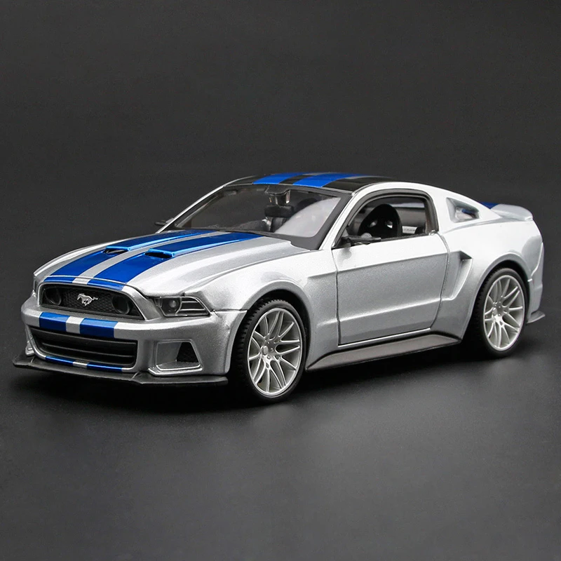 Maisto 1:24 2014 Ford Mustang Street Racer Alloy Sports Car Model