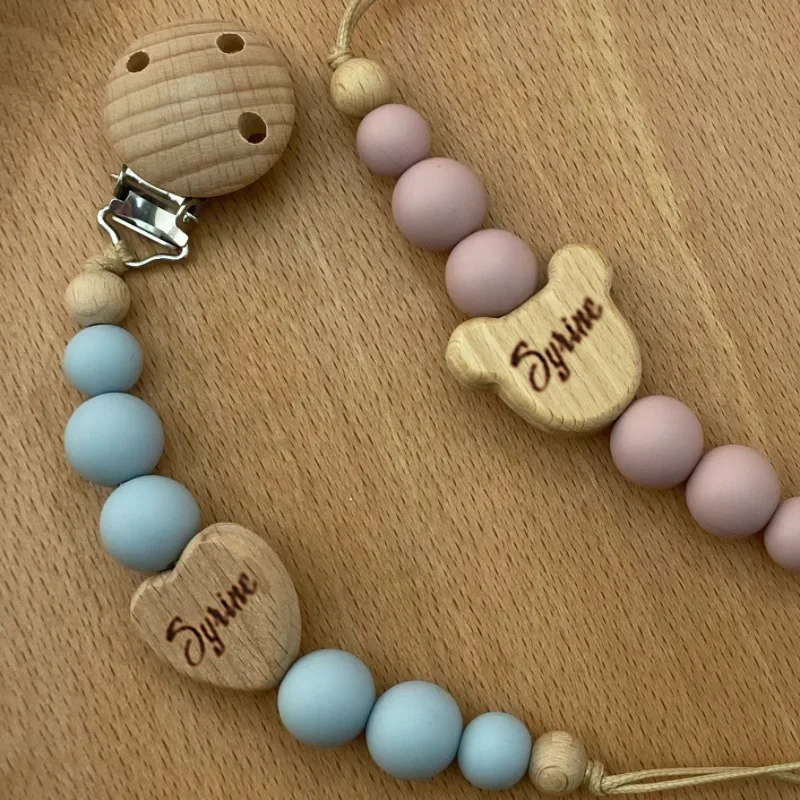 2-teiliges Set mit individuellem Namen, Babymütze und Schnullerclip, verstellbarer Sonnenhut aus Bio-Baumwolle für Unisex-Kinderzimmer-Ausflugszubehör – Detail 25