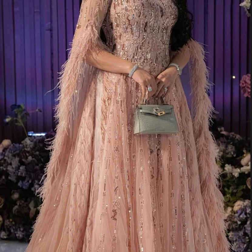 فستان سهرة من MisShow مخصص بالريش الوردي والخرز مع...