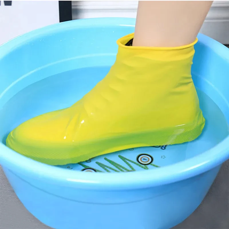 Tacchi Alti Rossi E La Scarpa Degli Uomini Immagine Stock - Immagine di maschio, stiletto: 29382789