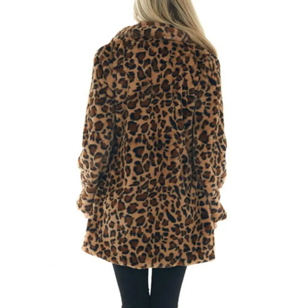 

Женская куртка с имитацией меха, стильное плюшевое пальто с леопардовым принтом, ветрозащитное пальто средней длины с карманами и лацканами, Свободное пальто