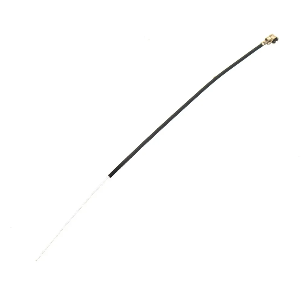 Gros plan sur une antenne FrSky 2.4GHz IPX4 100mm, montrant le câble et le connecteur IPX
