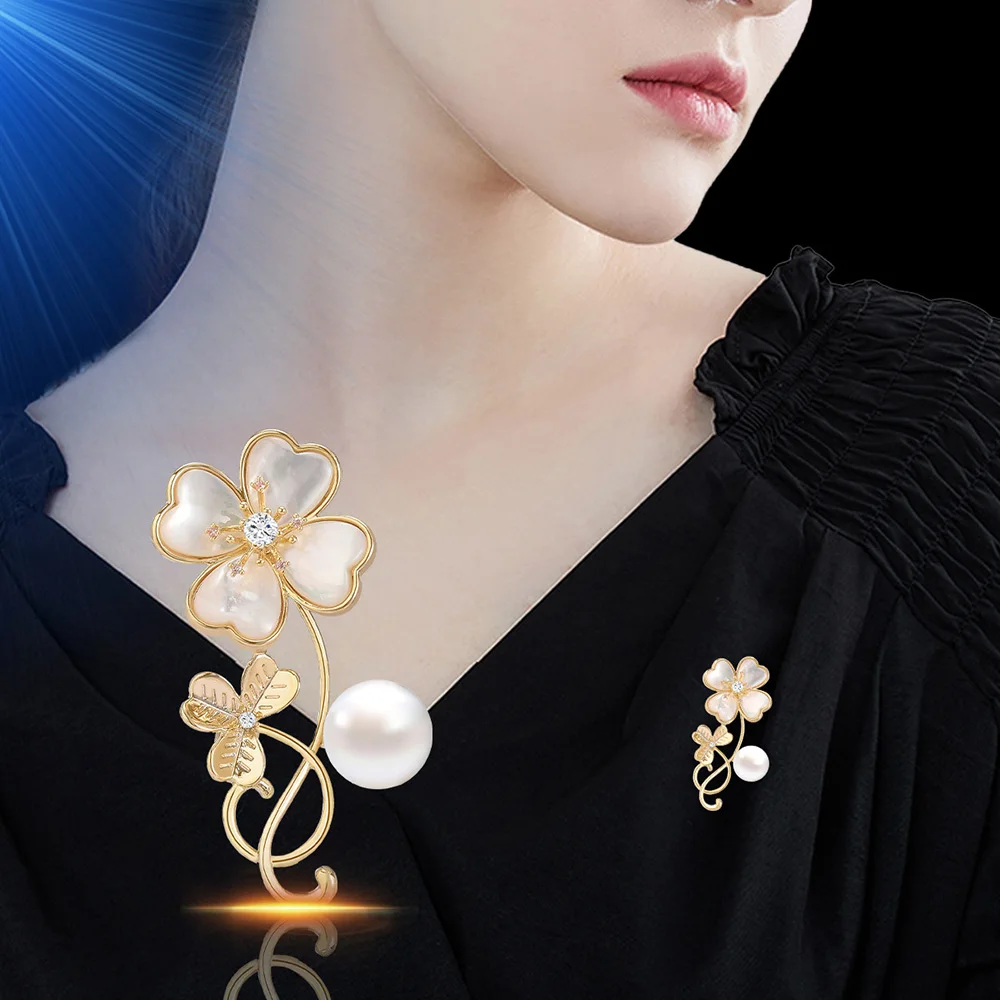 Lucky Four Leaf Clover Brooches White Shell Flower Brooch Luxury Designer Jewelry Women's Corsage Clothes Accessories Gifts
