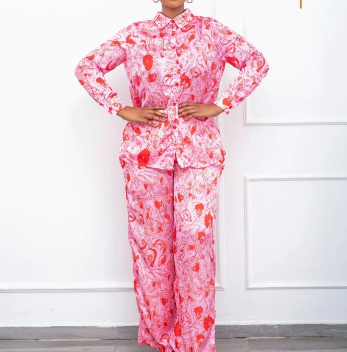 

Модный женский Повседневный свободный комплект с принтом, рубашка на пуговицах с длинным рукавом и прямые широкие брюки, городской стиль