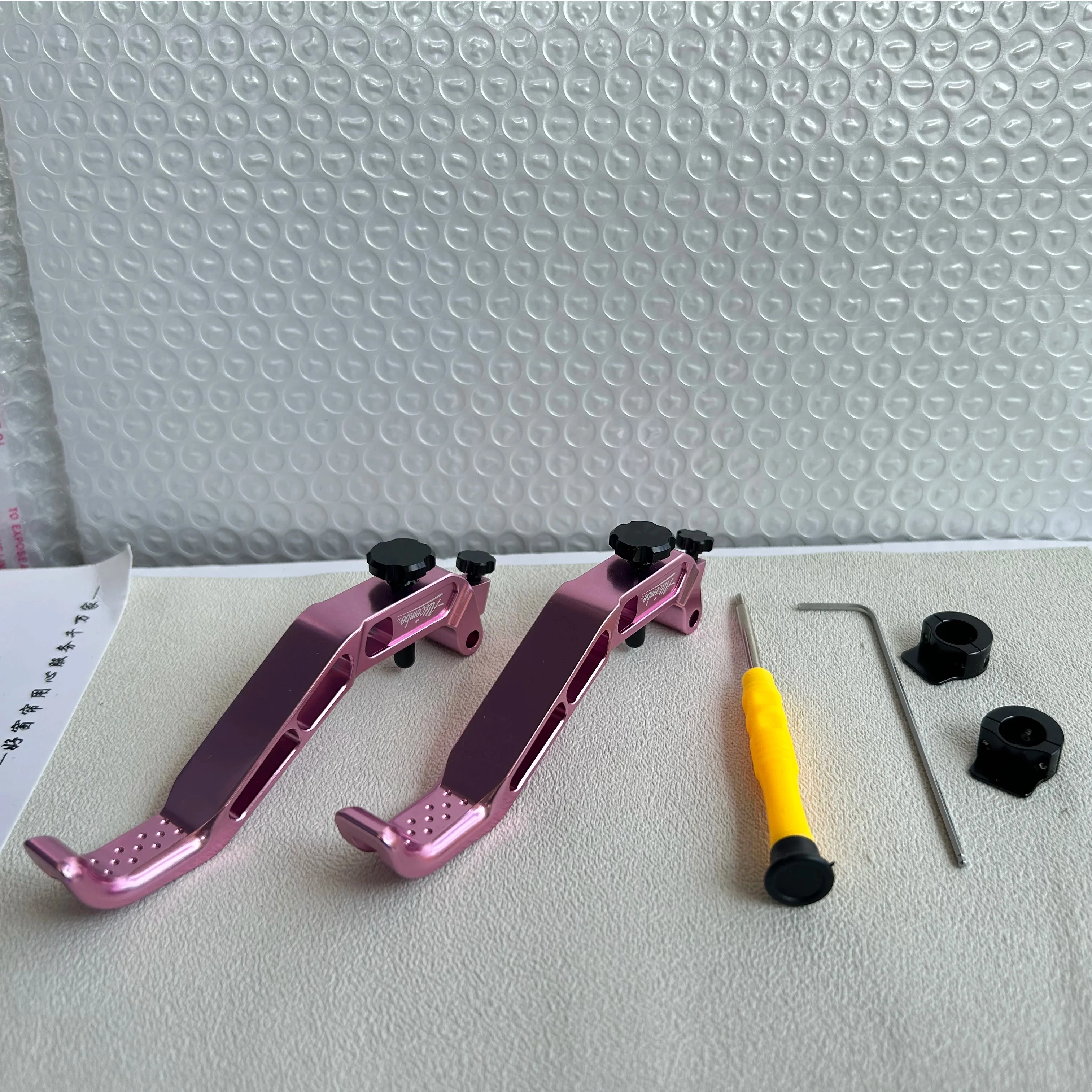 A pair Pink