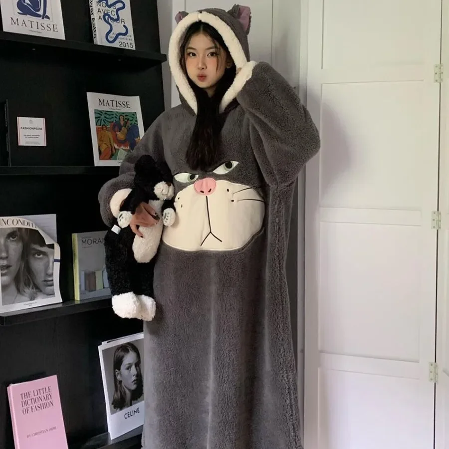 المرأة فضفاضة كبيرة الحجم مقنعين النوم رداء الكرتون القط المرجان بيجامة من الصوف سميكة الشتاء ملابس المنزل فستان نوم طويل