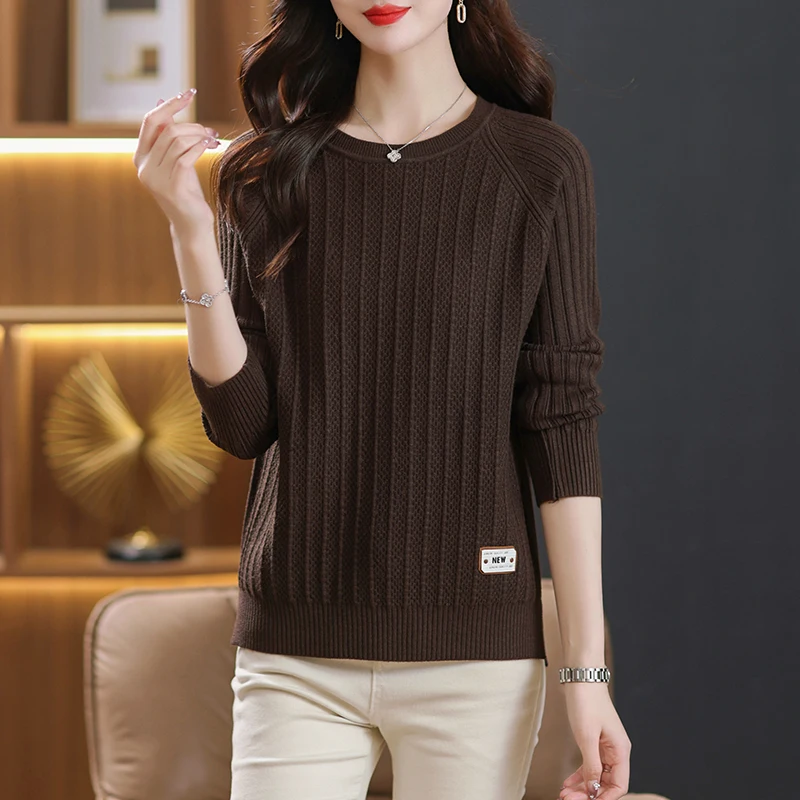 Long sleeved knitted top for women's 2023 new autumn/winter inner layer sweater, early autumn thick mother's outfit bottom shirt