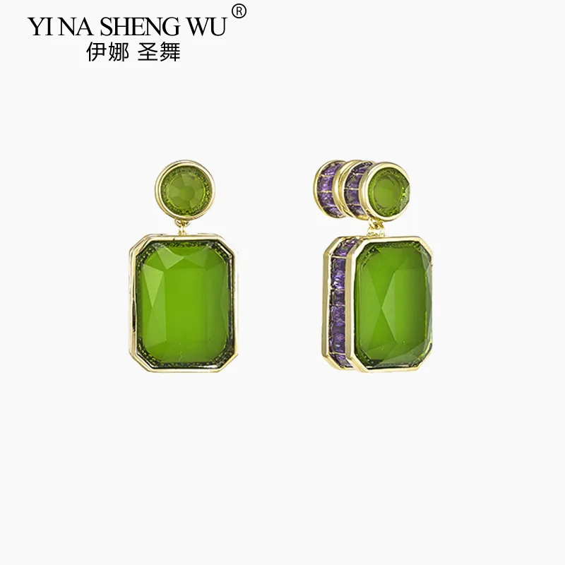 

New Needle Inlaid Zircon Earrings for Women Fashion Light Luxury Three-dimensional Geometric Generous Earrings Daily Accessories