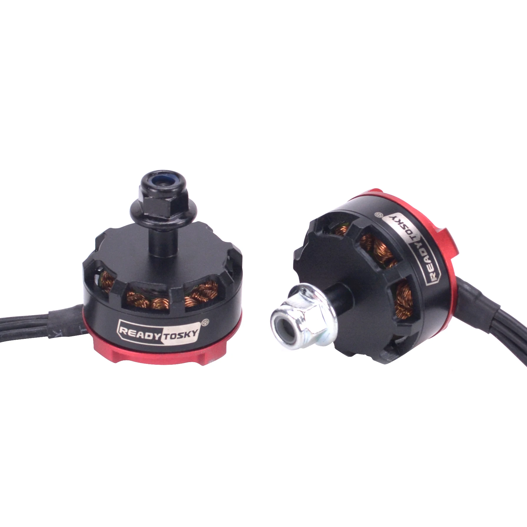 Gros plan sur l'arbre du Moteur Brushless RS2205 2300KV avec les vis de fixation et le logo gravé.