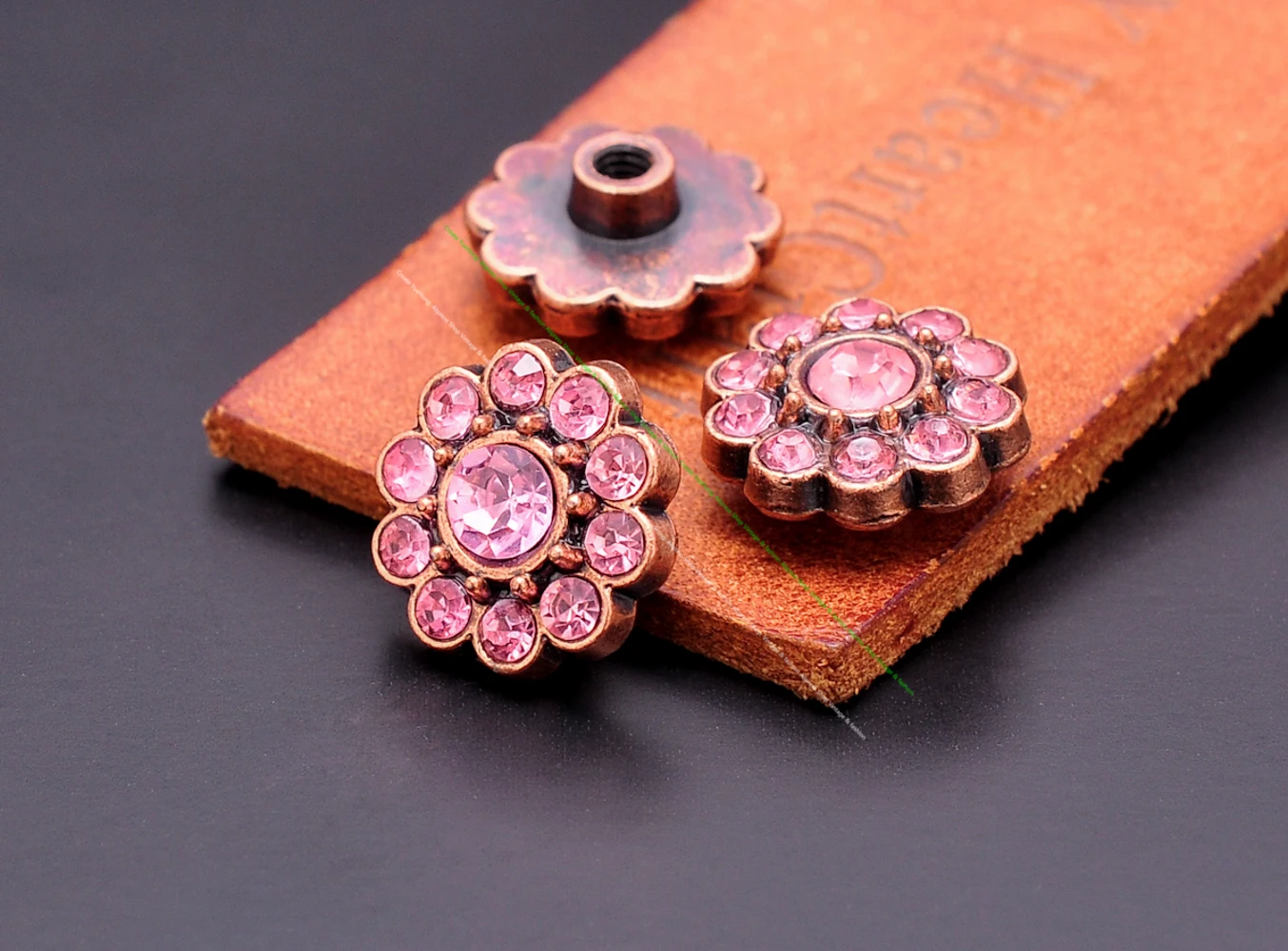 10 Conchas Floreali In Metallo Con Cristalli Rosa - 14mm, Fissaggio A Vite - DIY Pellecraft, Cinture, Borse