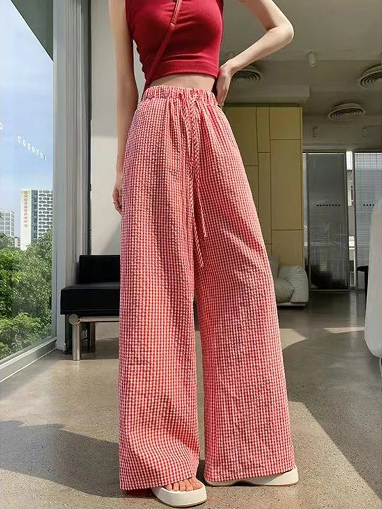 Рисунок 2 - Брюки женские в клетку с широкими штанинами