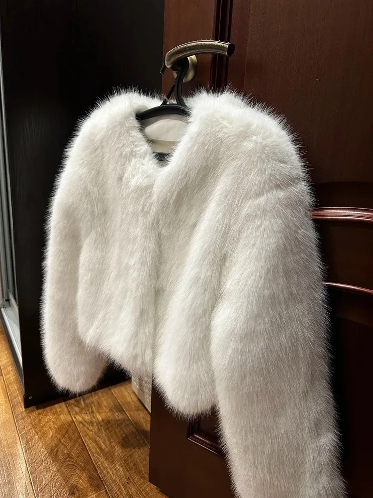 2025 Selling Autumn Winter Fluffy Fox Fur Jacket Women Thickened Warm Faux Fur Jacket Short Street Fashion Luxury Plush Jacket