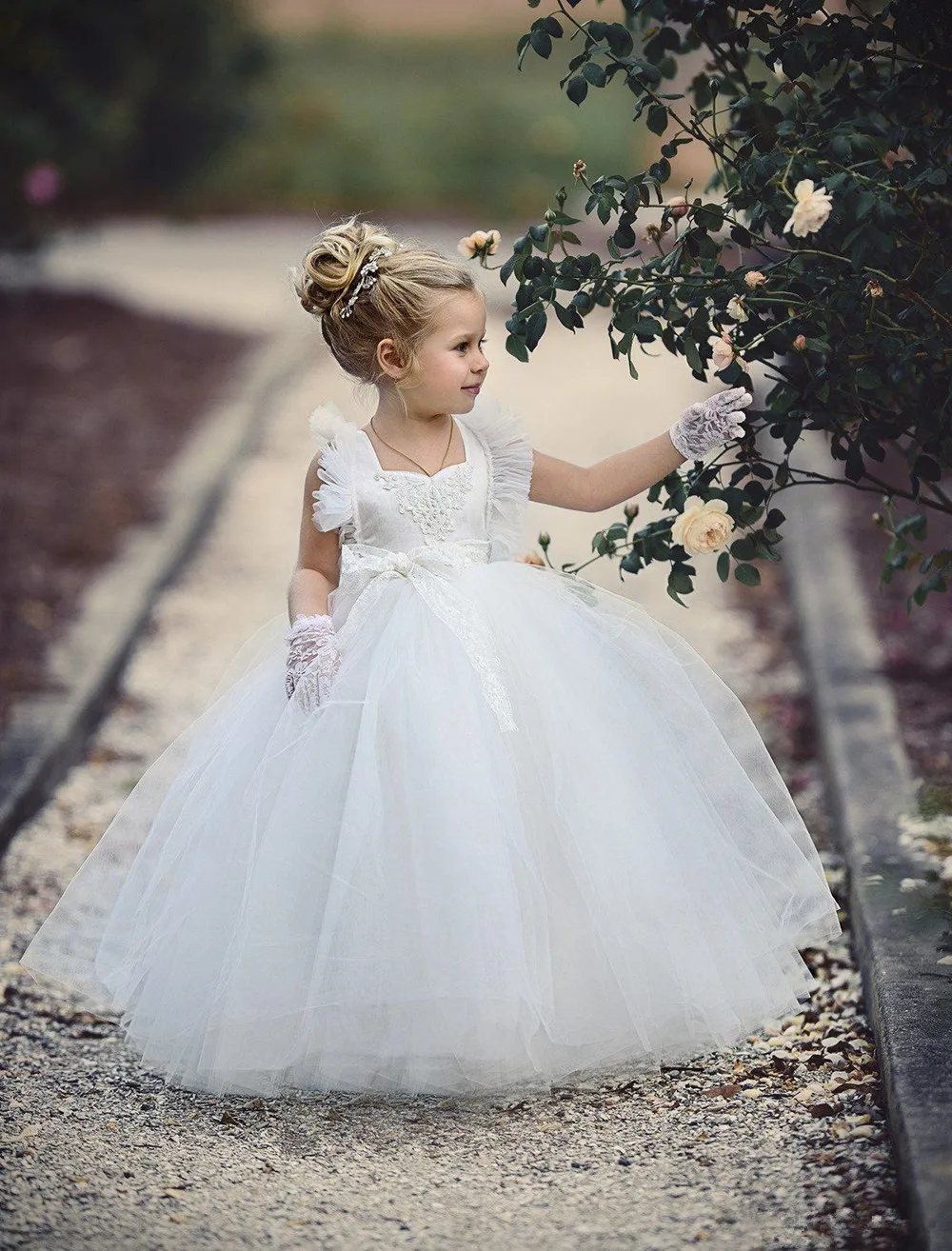 

Elegance Flower Girl Dresses Appliqued Drill Fluffy Tulle Sleeveless Kids Evening Gowns Prom Pageant Holy Communion Dresses