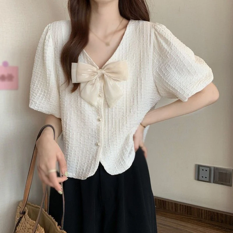 

Женская футболка с коротким рукавом, V-образным вырезом и бантом