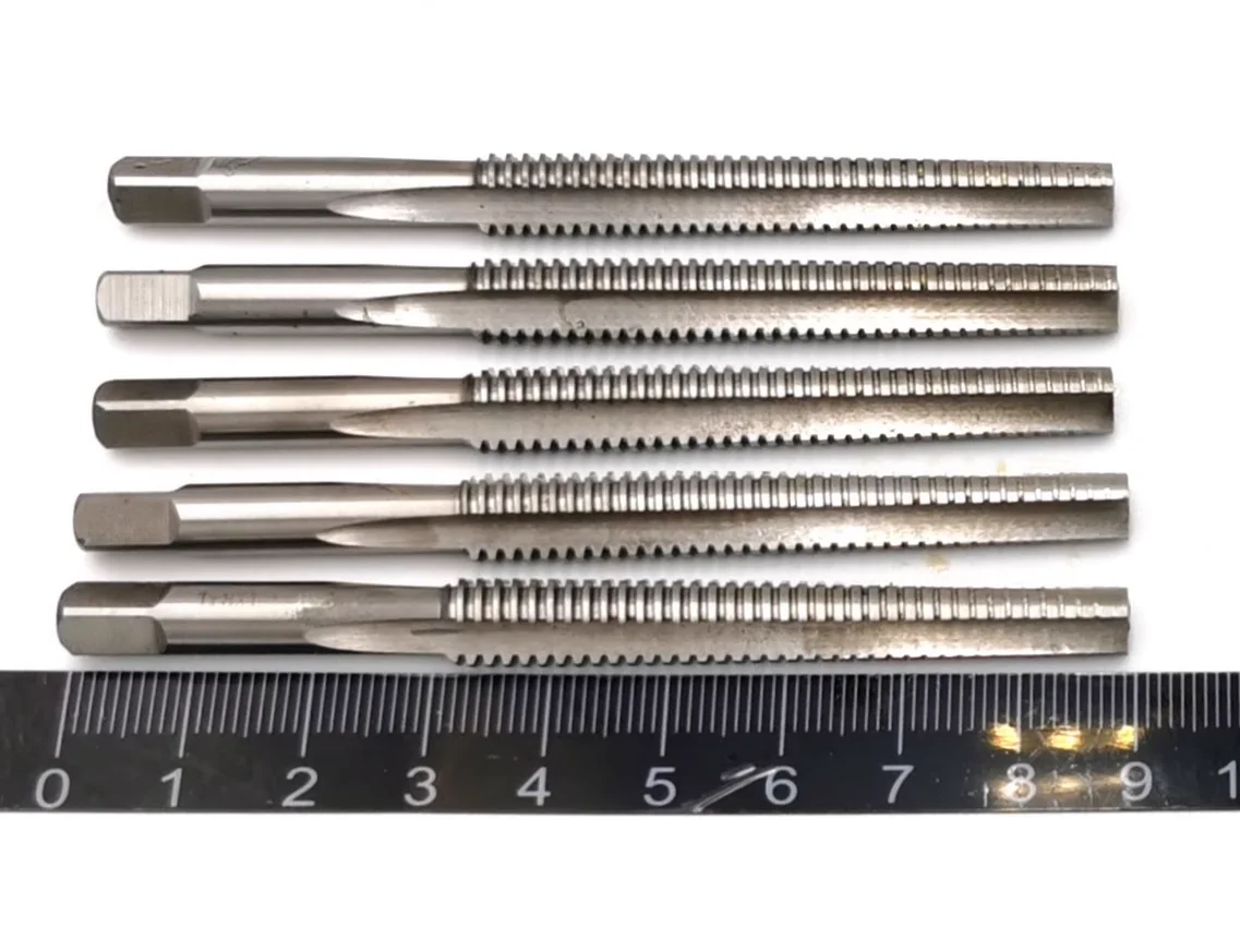 1pcs HSS Tr형 나사산 오른손 탭 머신 탭 사다리꼴 탭 Tr6 Tr22 Tr24 Tr26 28 TrTR30 Tr32