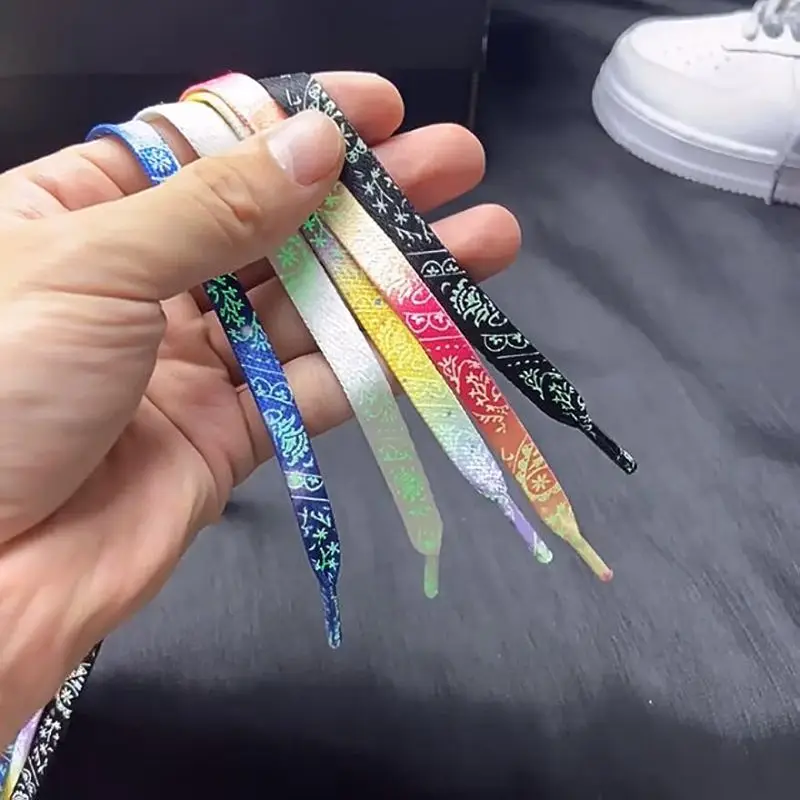 Flache, leuchtende Schnürsenkel für Turnschuhe, fluoreszierender, im Dunkeln leuchtender Druck, Cashew-Blumen-Spritz-Tinten-Schnürsenkel für AF1 Damen und Herren – Detail 6