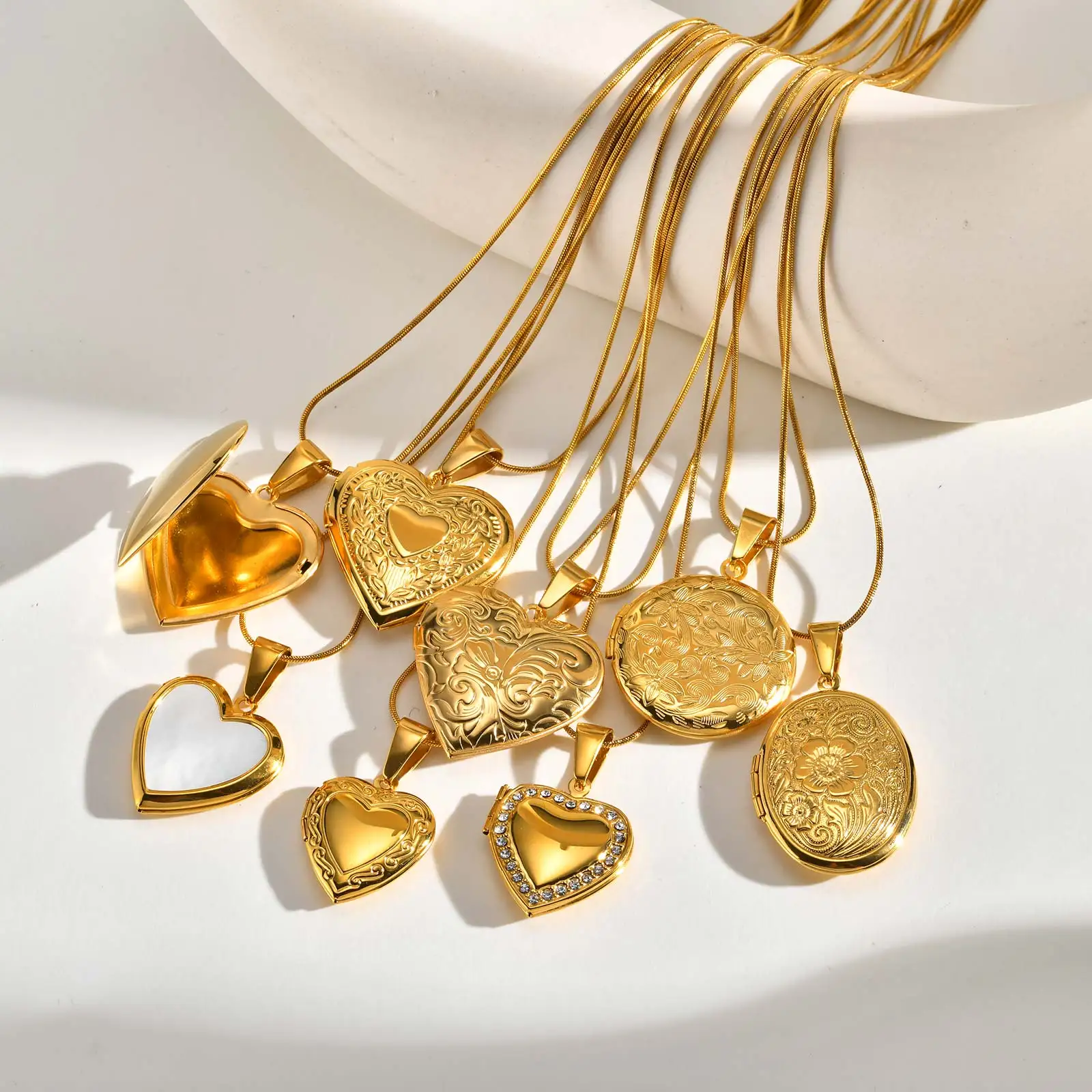 Goldfarbene, zu öffnende Fotorahmen-Anhänger-Halskette für Damen, Edelstahl-Herzmedaillon-Halskette, Liebes-Erinnerungs-Schmuckgeschenke