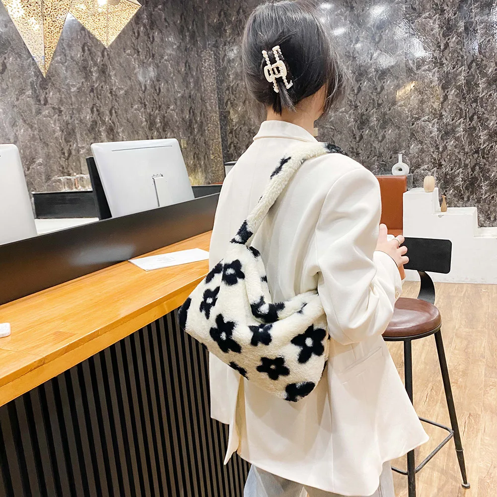 Plush Shoulder Handbags Large Capacity Fashion Women Shopping Bags Shopping Shoulder Bags for Autumn Winter for Shopping Travel