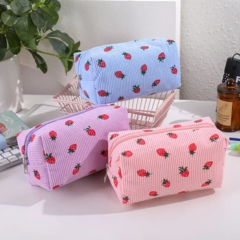 Astuccio con Stampa Fragole Carine, Borsa Portaoggetti Squisita per Esterni, Grande Capacità, Portatile, Forniture Scolastiche, Regalo per il Ritorno a Scuola