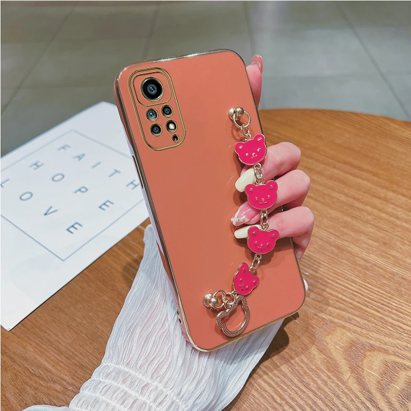 Coque de téléphone plaquée avec support de Bracelet ours, étui avec chaîne de poignet pour Xiaomi Note 11 8 12 10 Pro Max 8T 11s 7 Redmi 9 9A 9T 9C_voghion.com