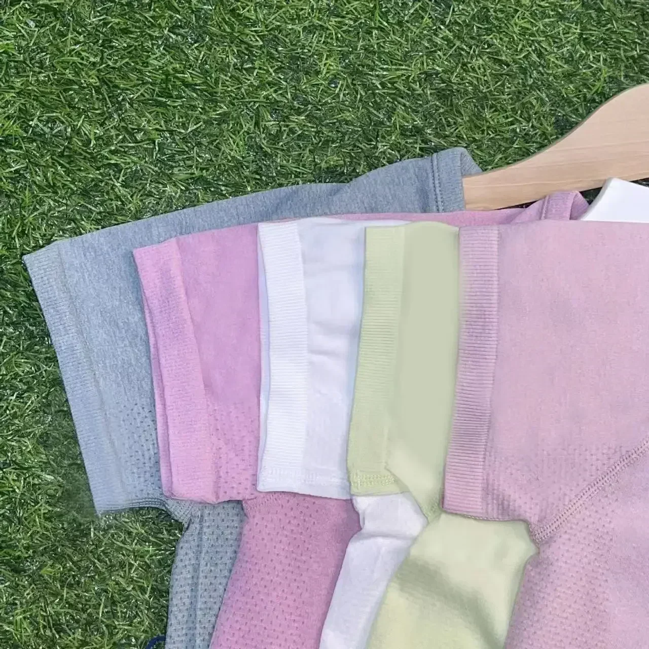 Рисунок 2 - Спортивная футболка с коротким рукавом 2