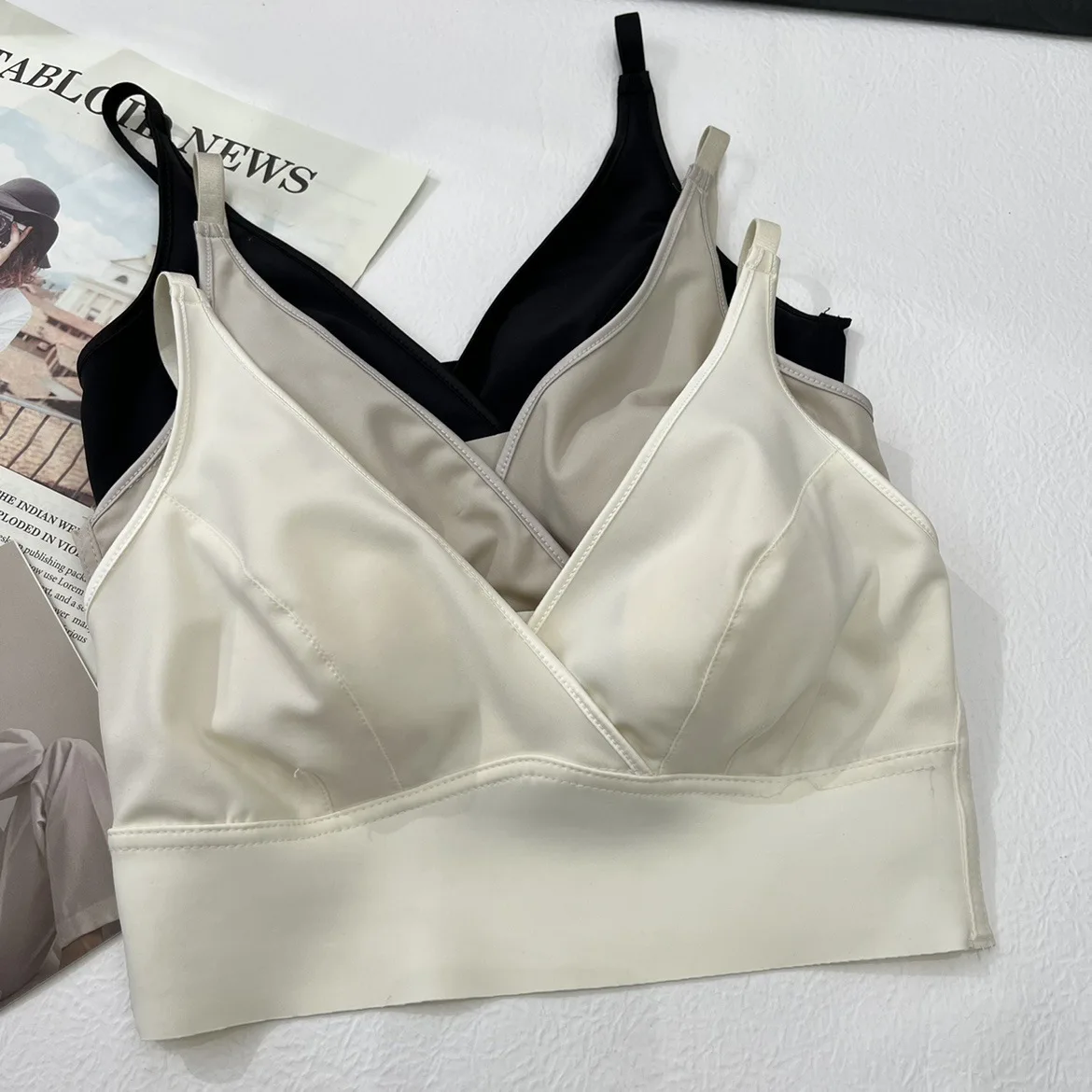 Women Deep V Sexy Slim Bra Wireless Gathered Underwear Comfort Brassiere Sexy Seamleass Lingerie Push Up Intimates Bralette
