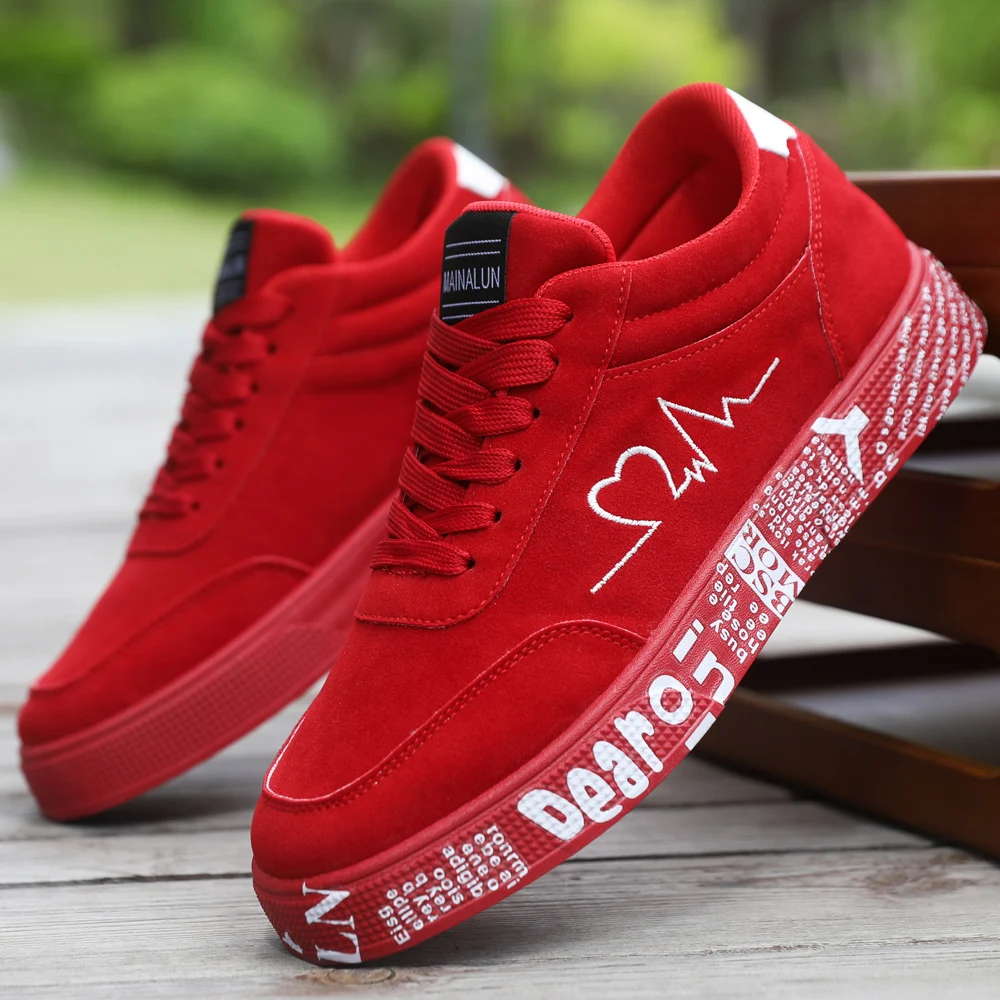 Men's lightweight casual sneakers. Everyday outdoor running and skate shoes for men. Colors: black and red. Sizes: 3